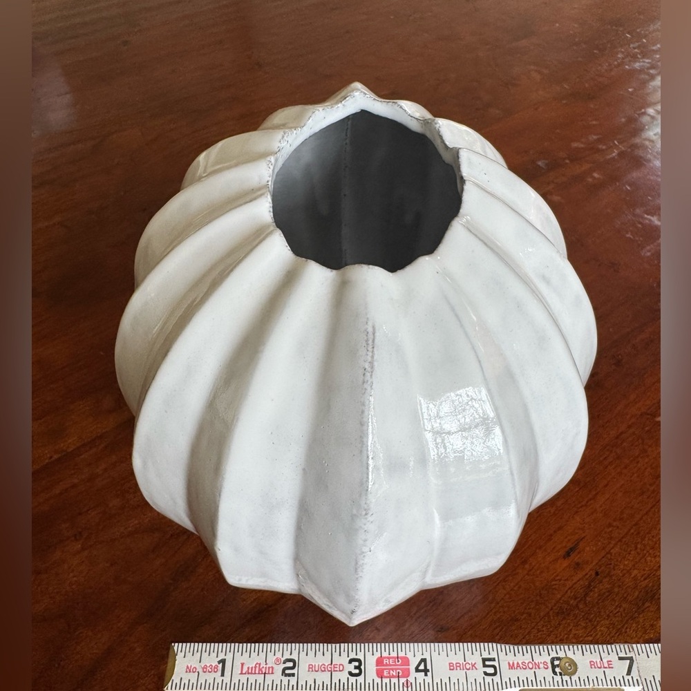Vietri Incanto Handmade Earthenware White Round Pleated Vase - Picture 6 of 11